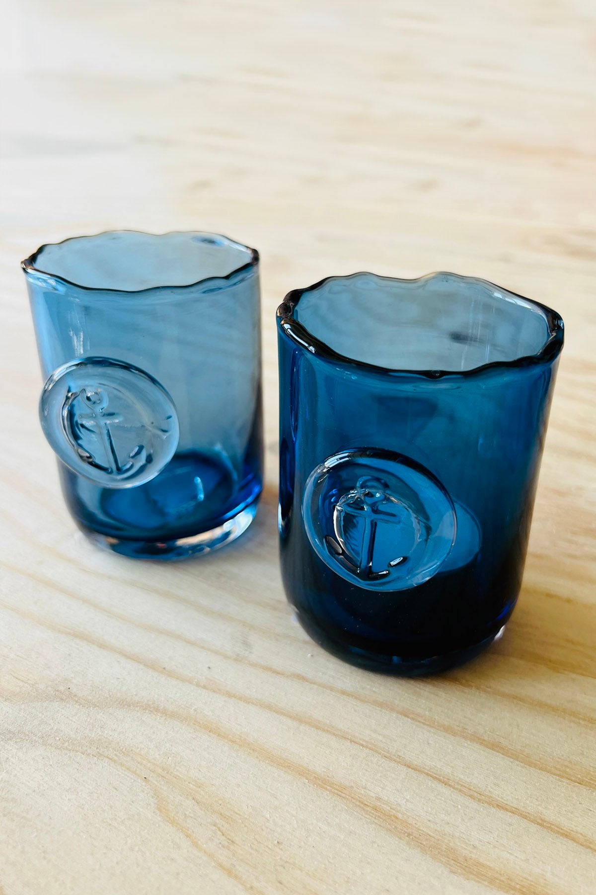 Kerzenhalter aus Glas mit Ankerprägung