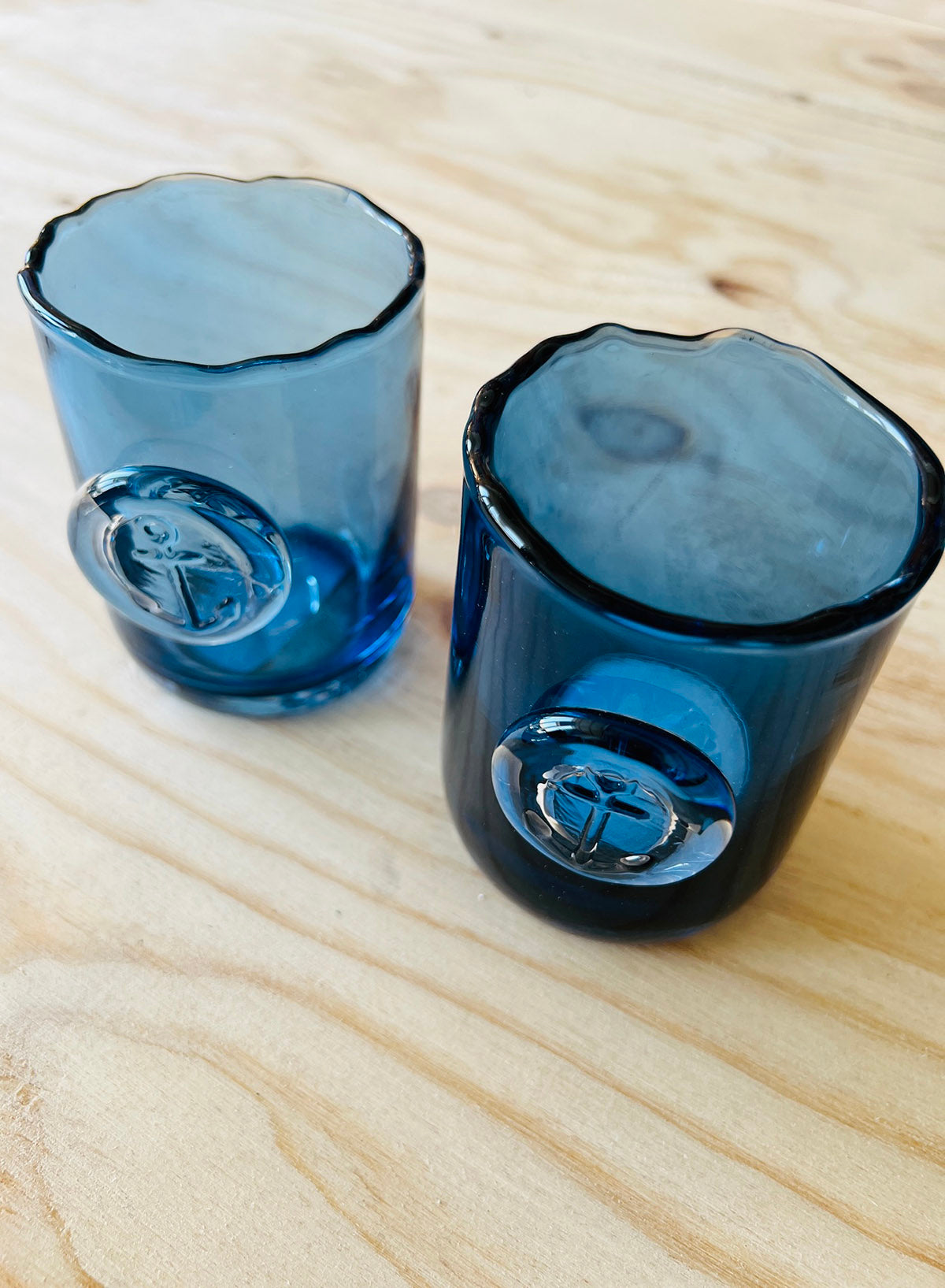 Kerzenhalter aus Glas mit Ankerprägung